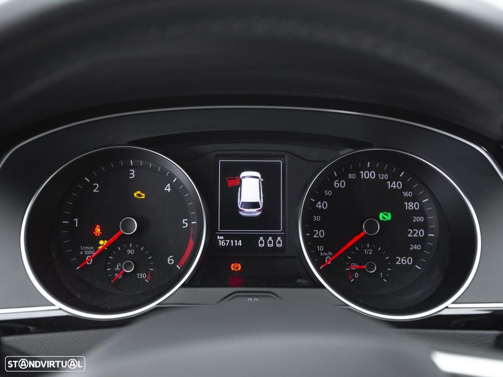 VW Passat Variant 2.0 TDI Business DSG - 17