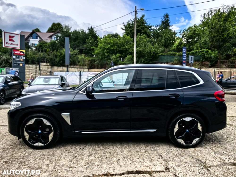 BMW iX3 Standard - 11