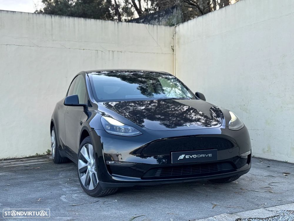 Tesla Model Y - 1