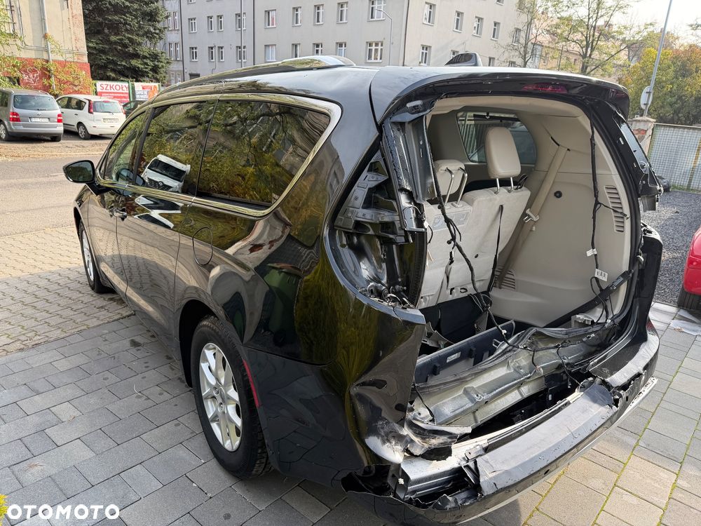Chrysler Pacifica - 10