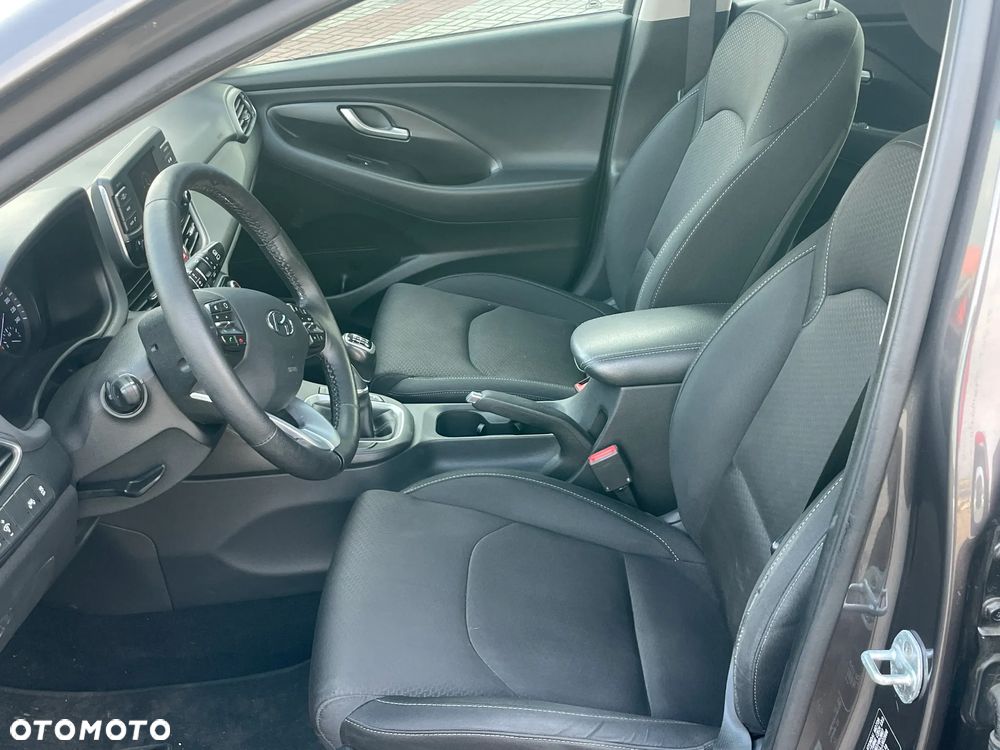 Hyundai i30 blue 1.6 CRDi Passion - 3