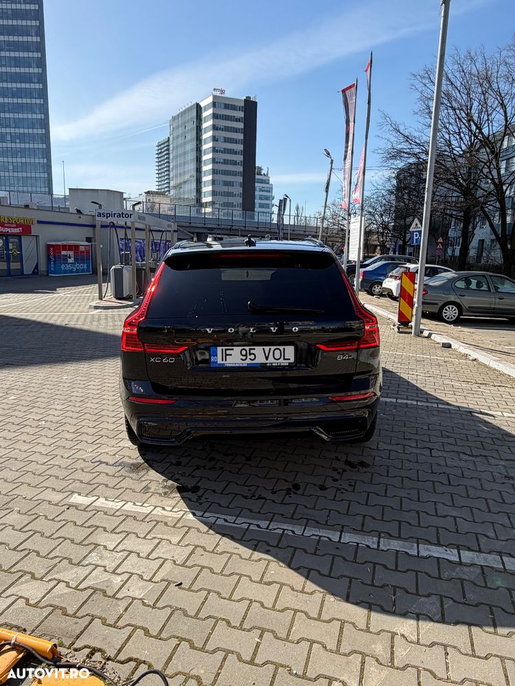 Volvo XC 60 B4 MHEV AT AWD Ultimate Dark - 12