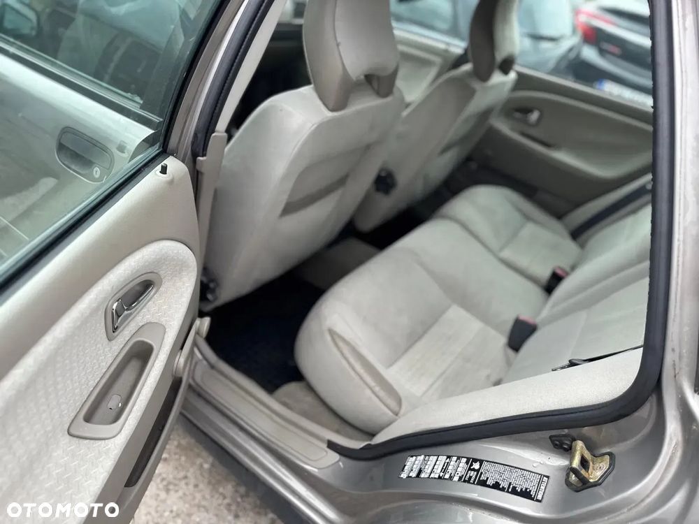 Volvo V40 kombi 1.8 benzyna 2004r  -  na części - 5