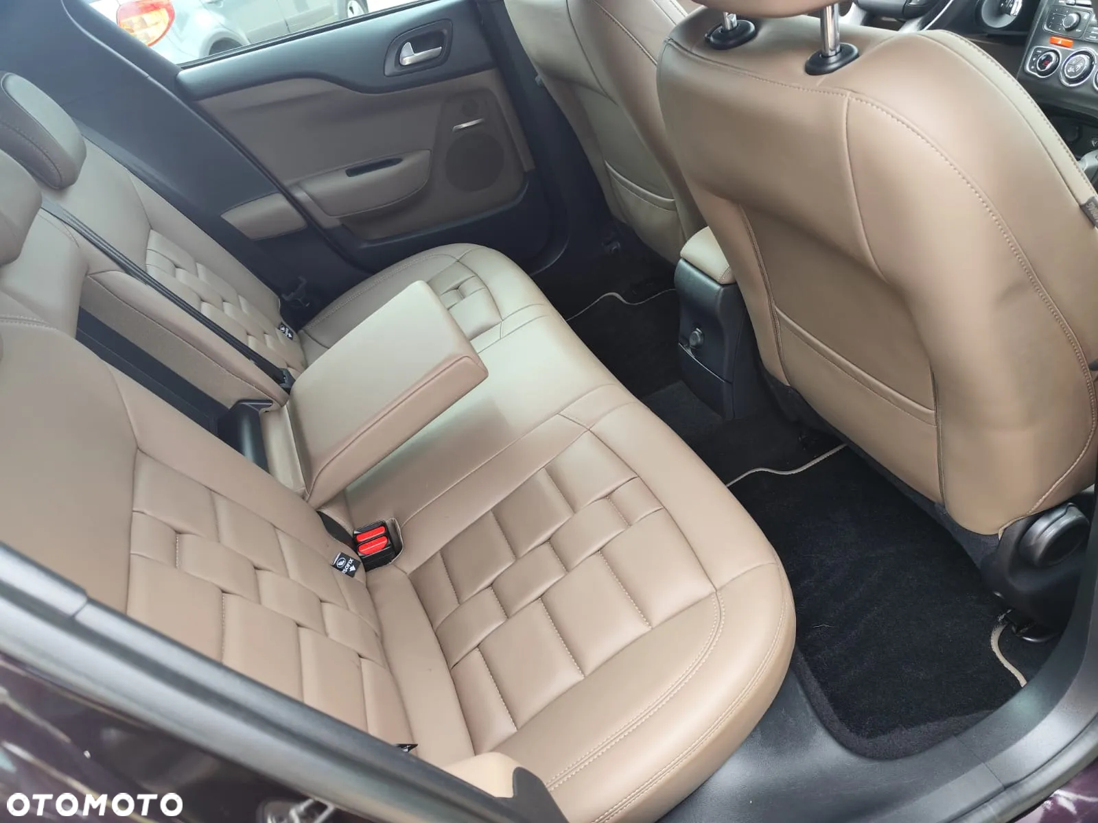 Citroën DS4 e-HDi 115 SoChic - 22