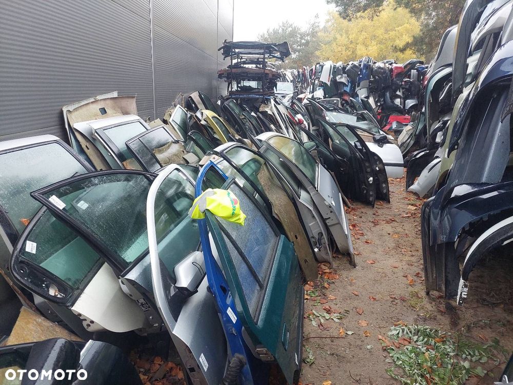 DRZWI KOMPLETNE PRAWY TYŁ SKODA FELICIA I LIFT 5550 - 6