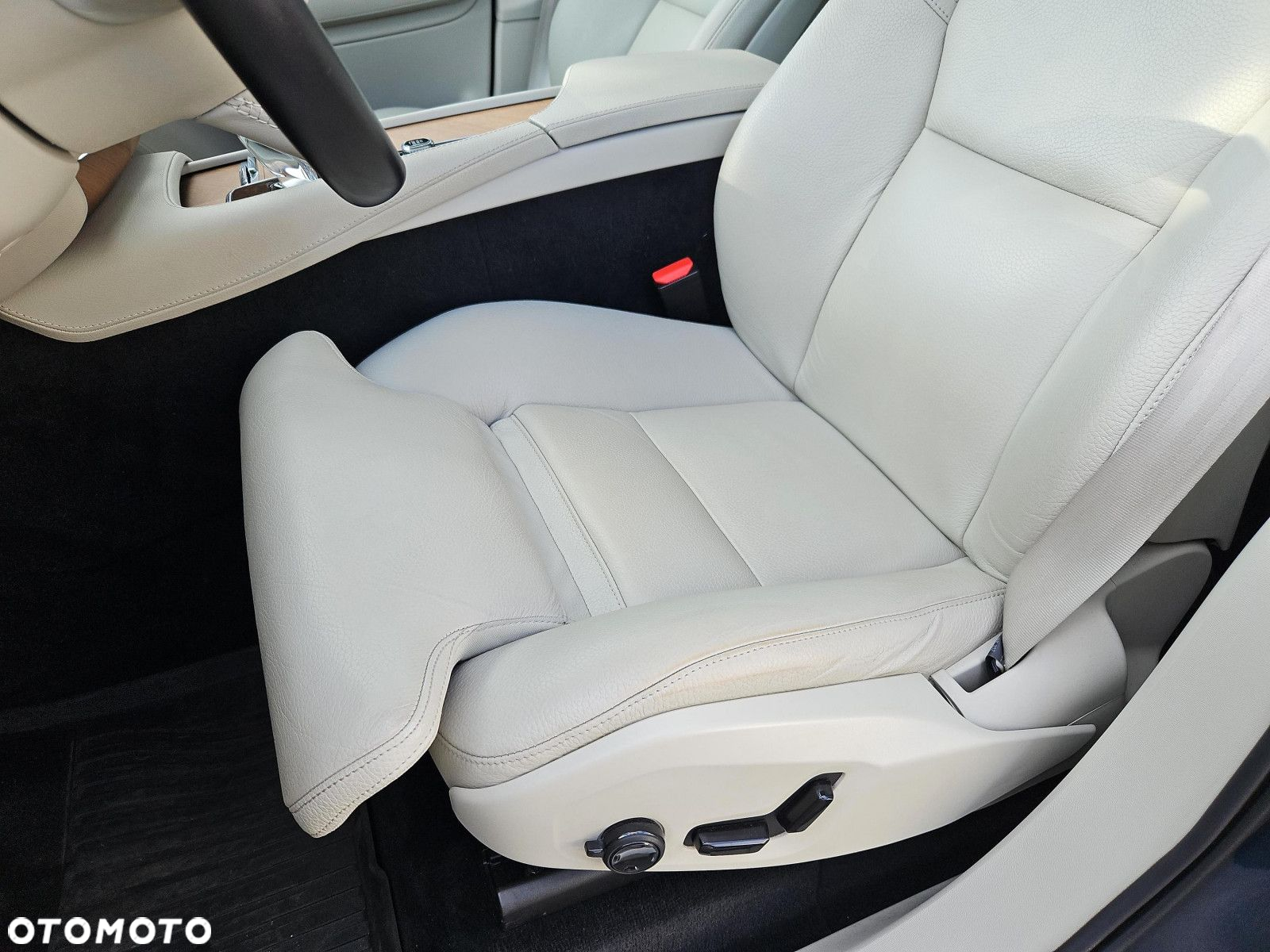 Volvo XC 90 D5 SCR AWD Inscription 7os - 24