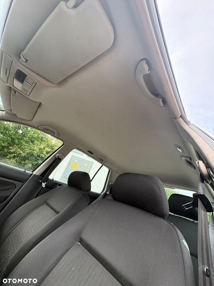 Volkswagen Golf 1.6 Comfortline - 12