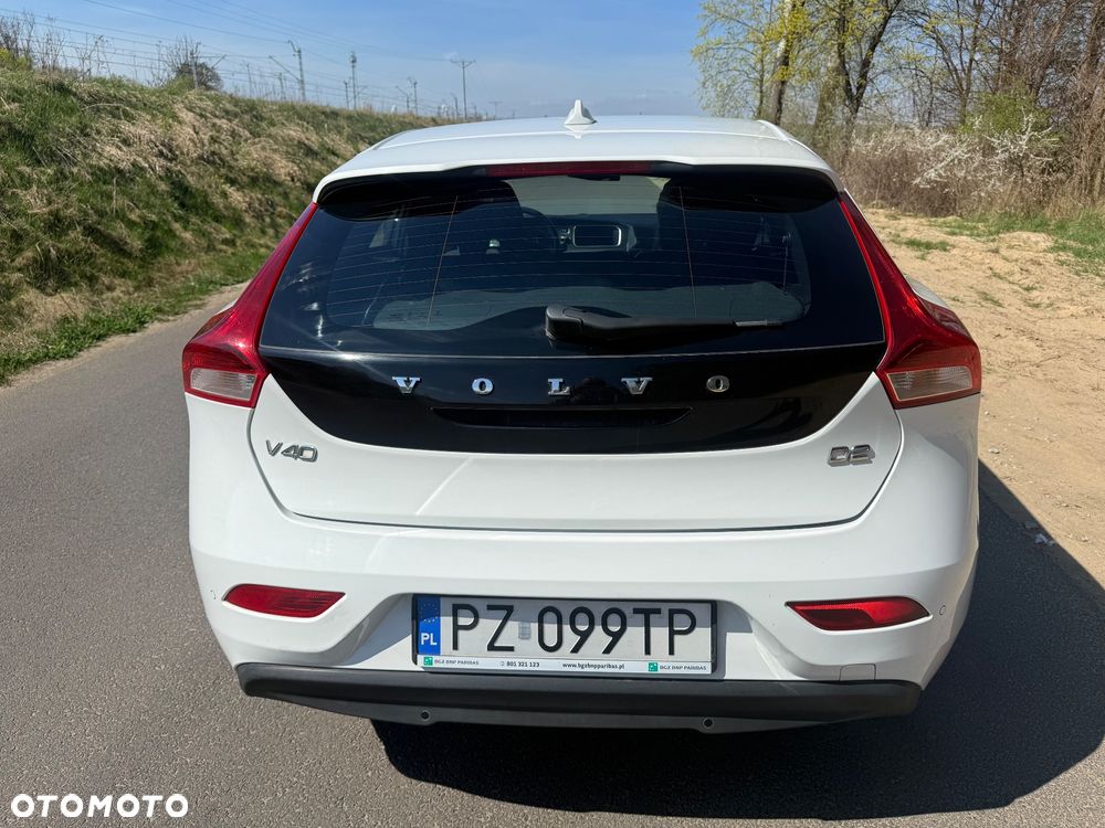 Volvo V40 D2 Drive-E Momentum - 9
