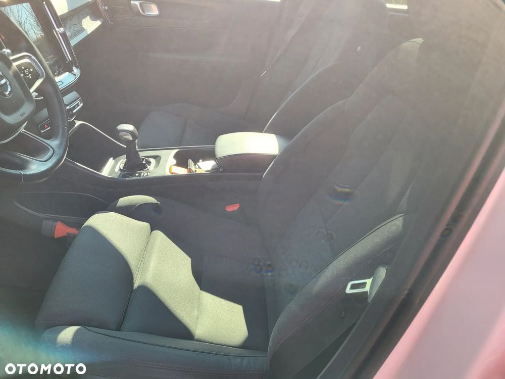 Volvo XC 40 T2 Momentum - 25