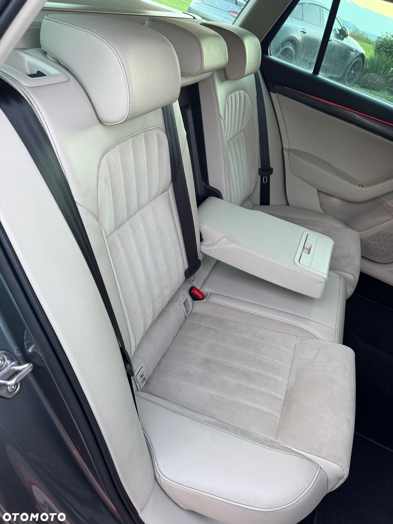 Skoda Superb Combi 2.0 TDI DSG Premium Edition - 5