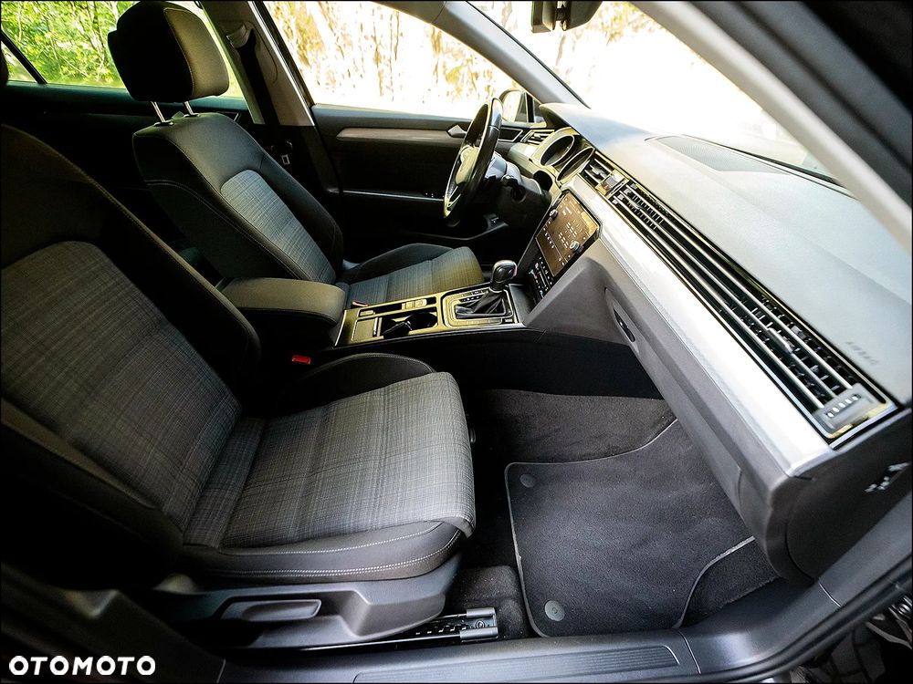 Volkswagen Passat - 36