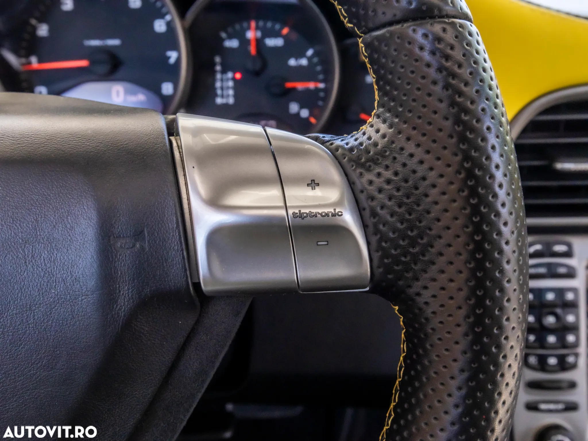 Porsche 911 Carrera 4 Tiptronic S - 24