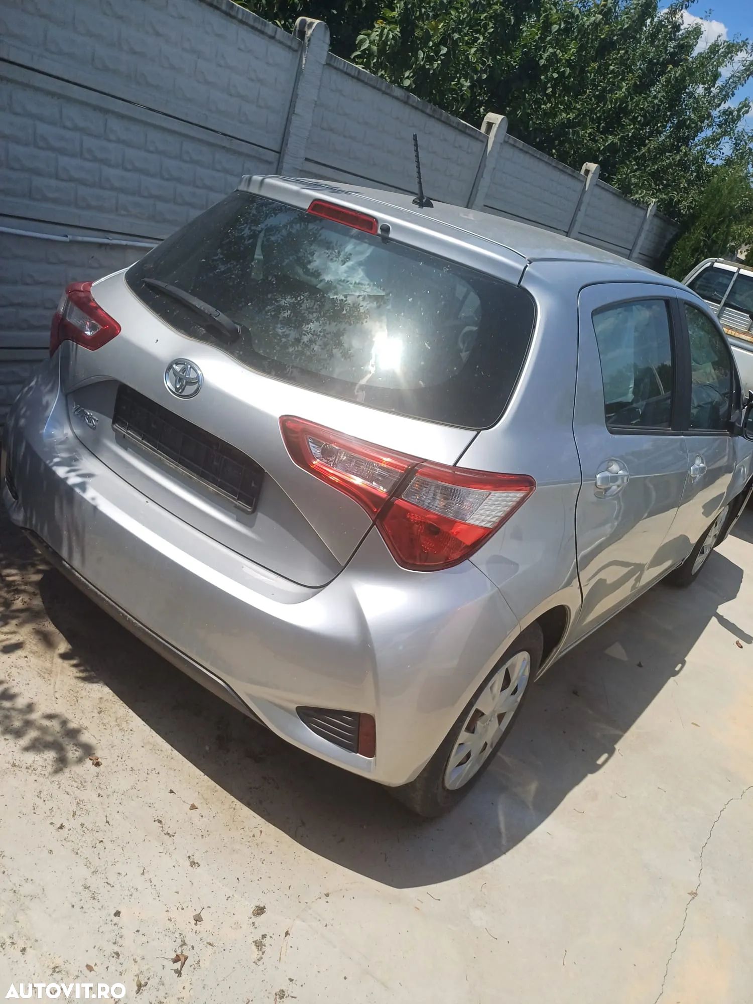 Dezmembrez Toyota Yaris - 1