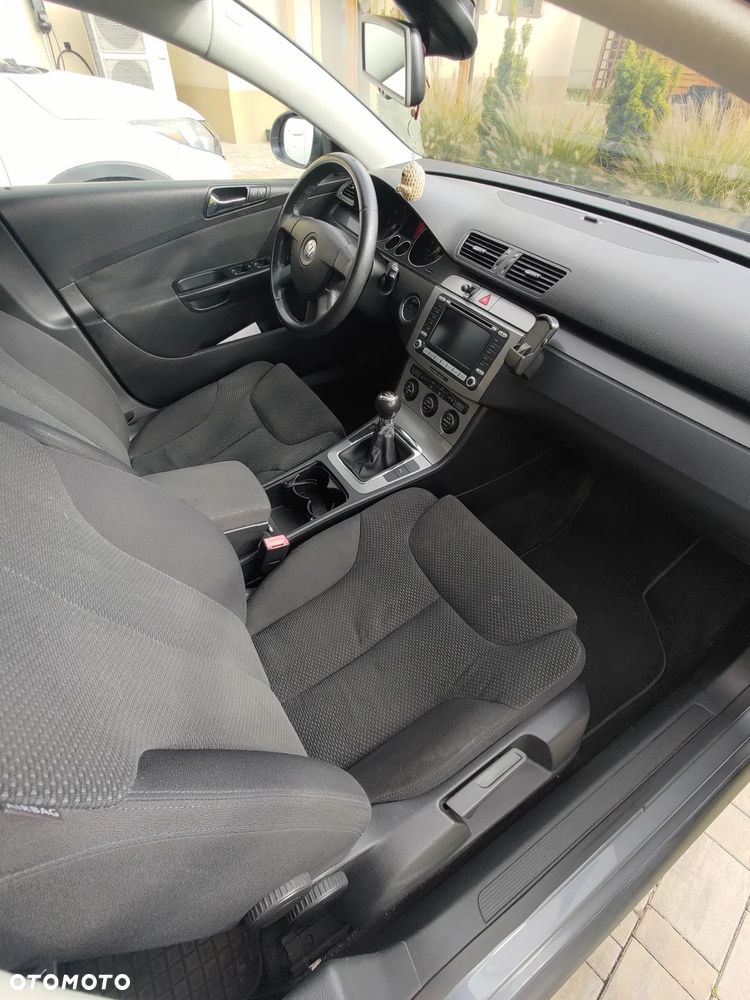 Volkswagen Passat 1.9 TDI Highline - 12