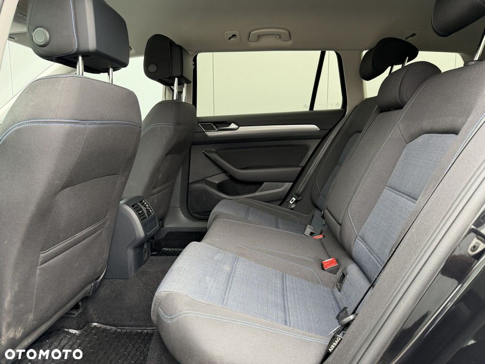 Volkswagen Passat - 22