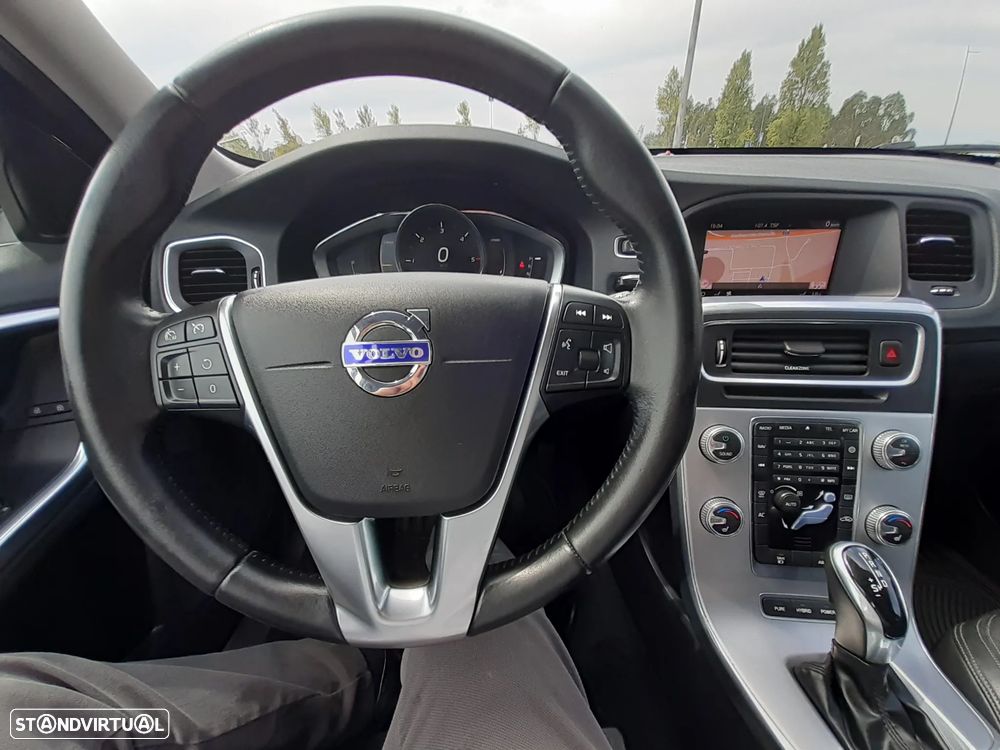 Volvo V60 2.4 D6 Momentum AWD Phev - 8