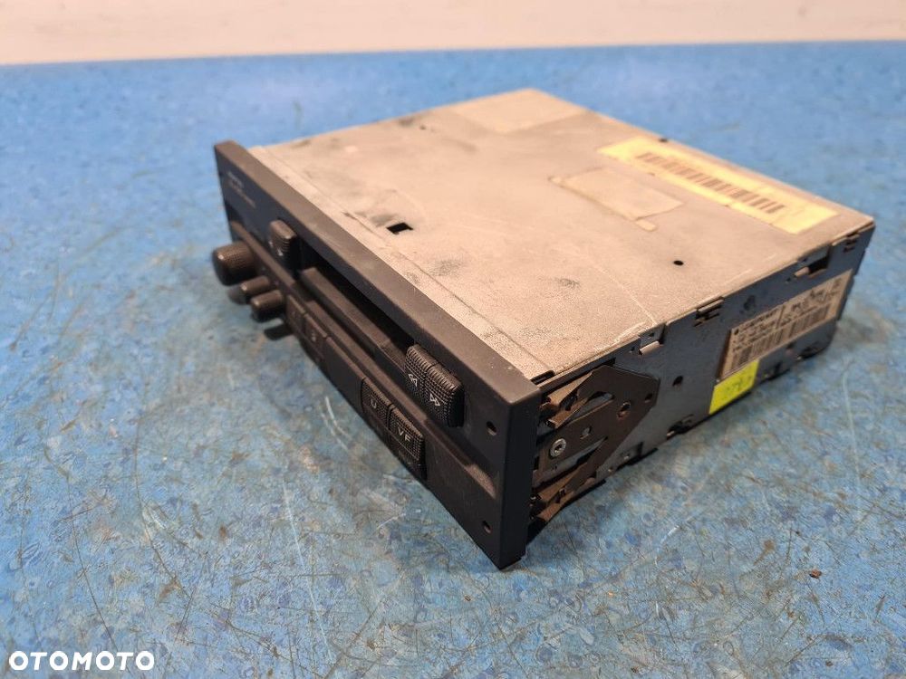 VOLKSWAGEN PASSAT B3 1.9 D RADIO BETA 357035152B - 4