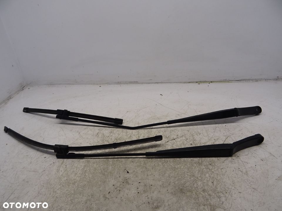 VW TOURAN I 03-05 RAMIONA WYCIERACZKI PRZÓD - 1