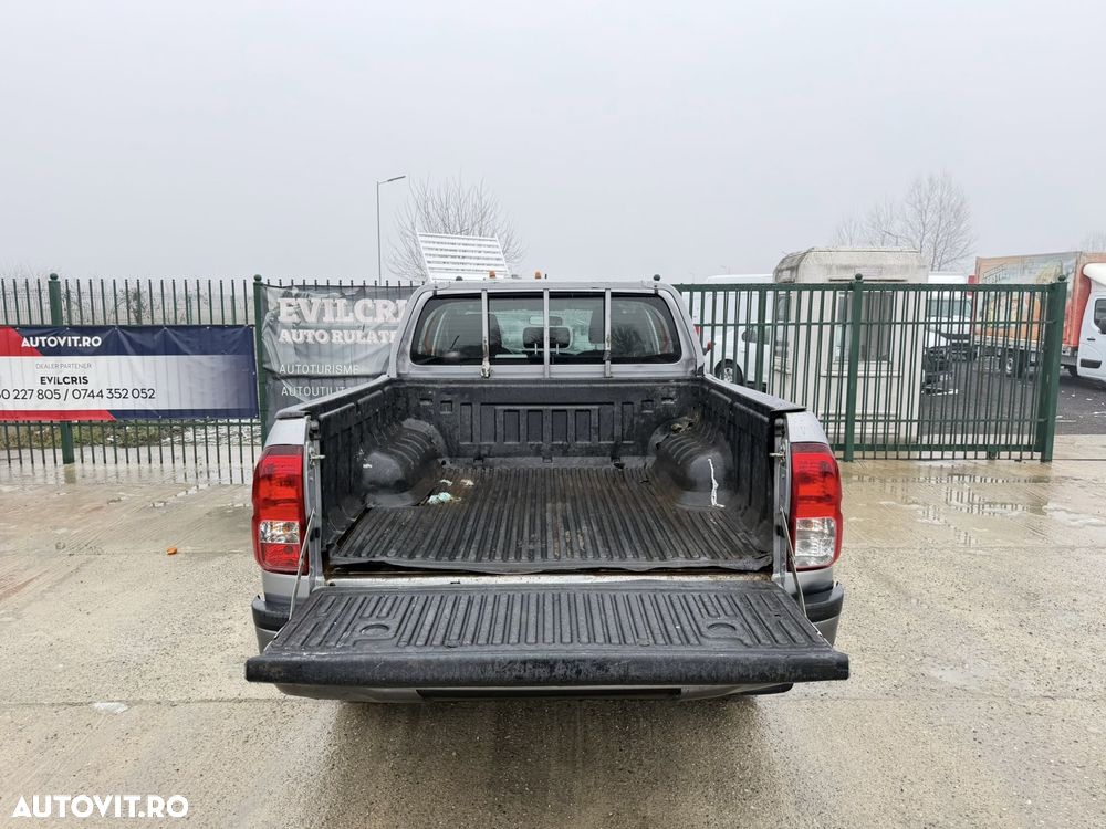 Toyota Hilux 2.4D 150CP 4x4 Double Cab 6MT Comfort - 9