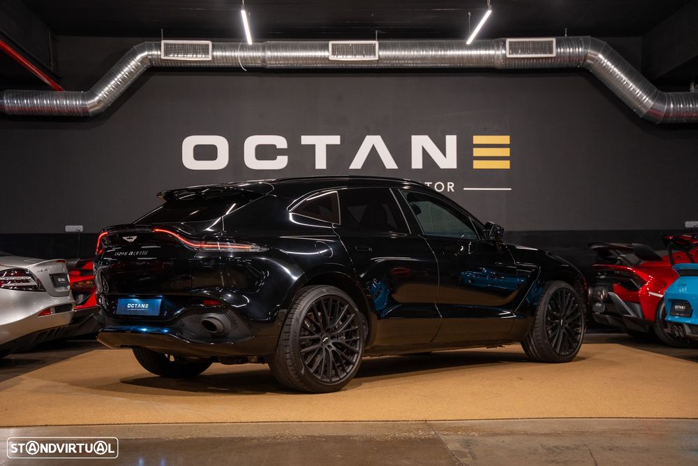 Aston Martin DBX - 5