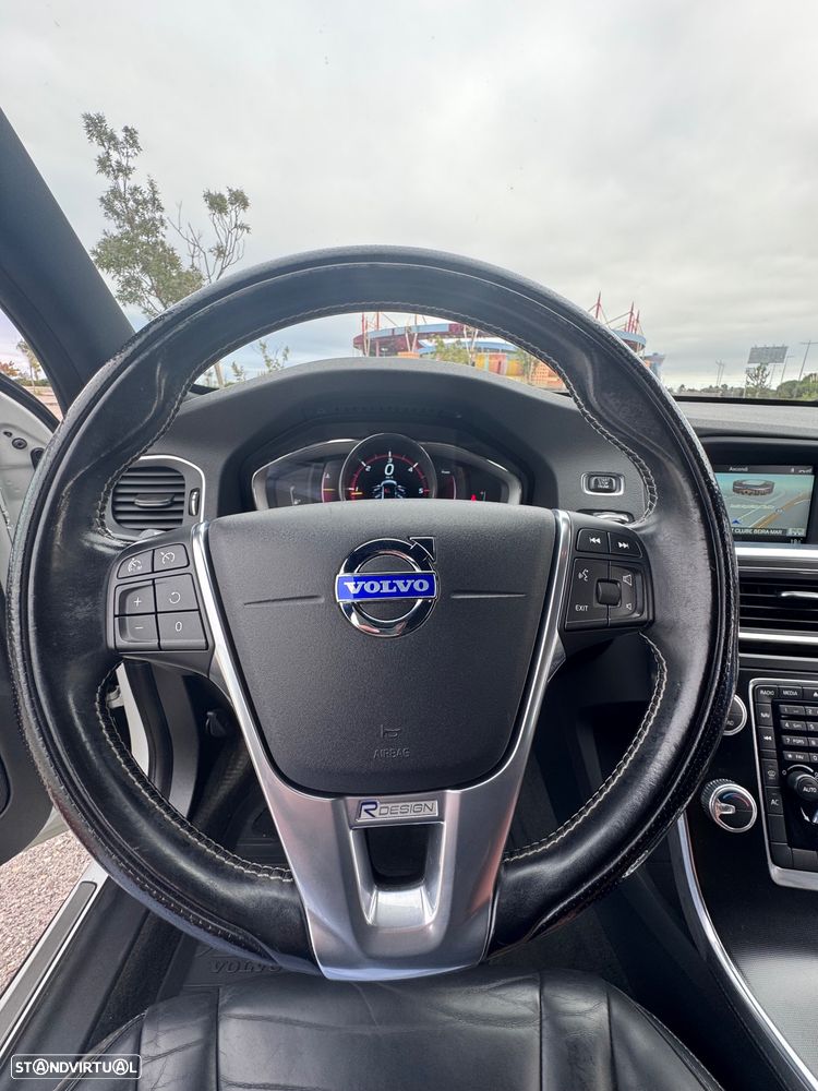 Volvo V60 2.0 D4 R-Design - 27