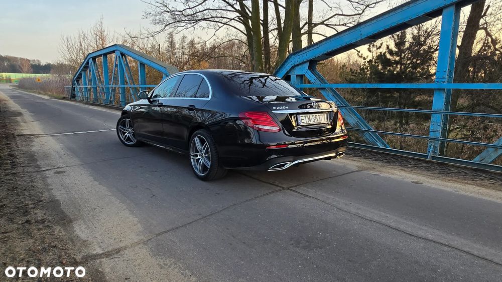 Mercedes-Benz Klasa E 220 d 4-Matic 9G-TRONIC - 24