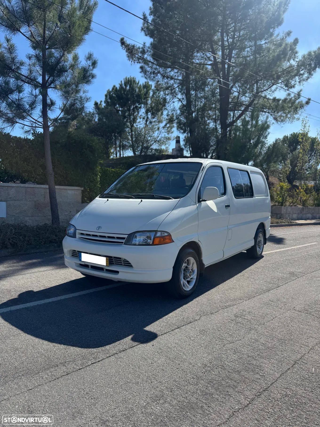 Toyota HiAce 2.4 D LXH12LB - 1