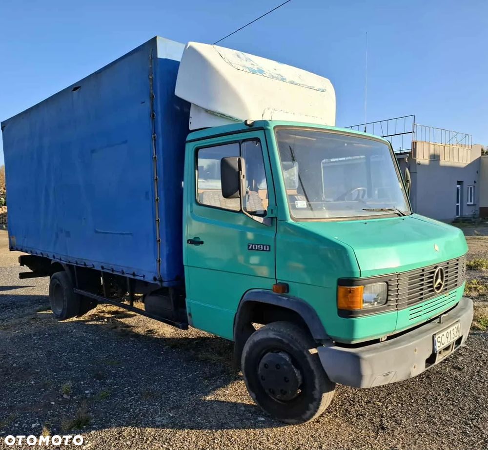 Mercedes-Benz 709D - 1