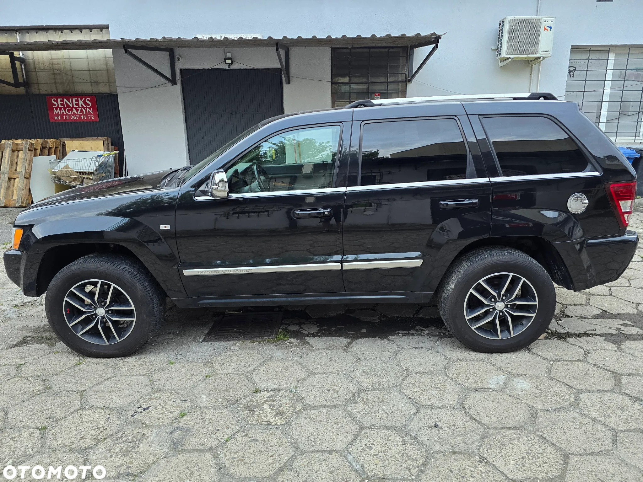 Jeep Grand Cherokee - 12