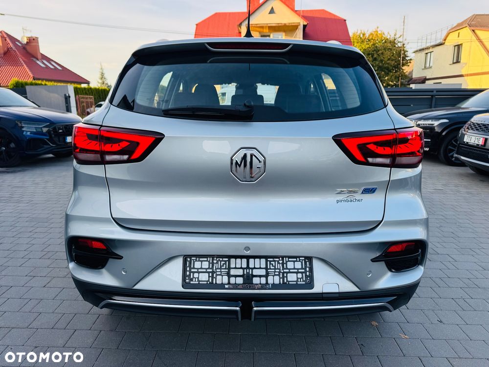 MG ZS - 11
