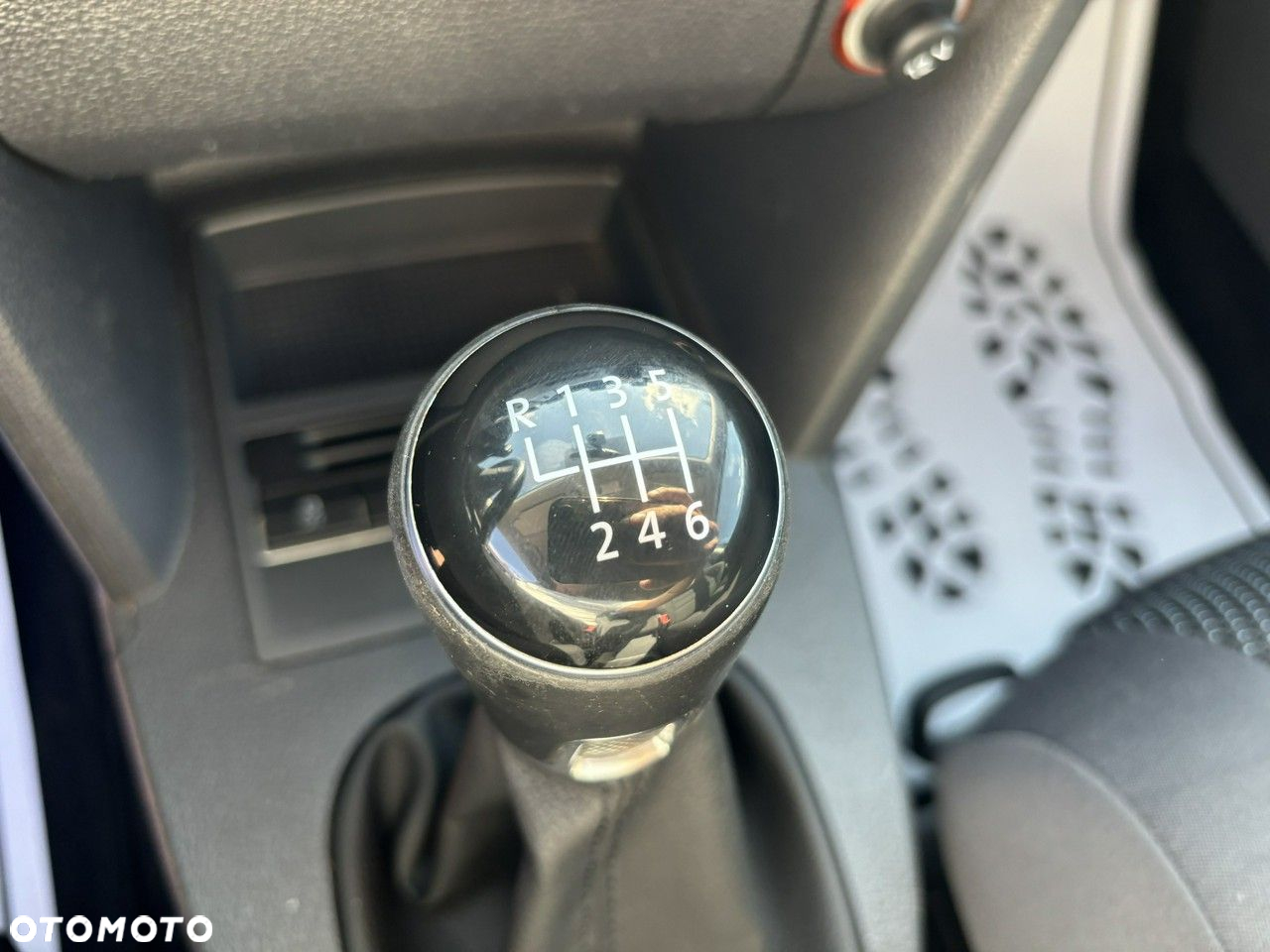 Volkswagen Touran 1.6 TDI DPF BlueMot Comfortline - 22