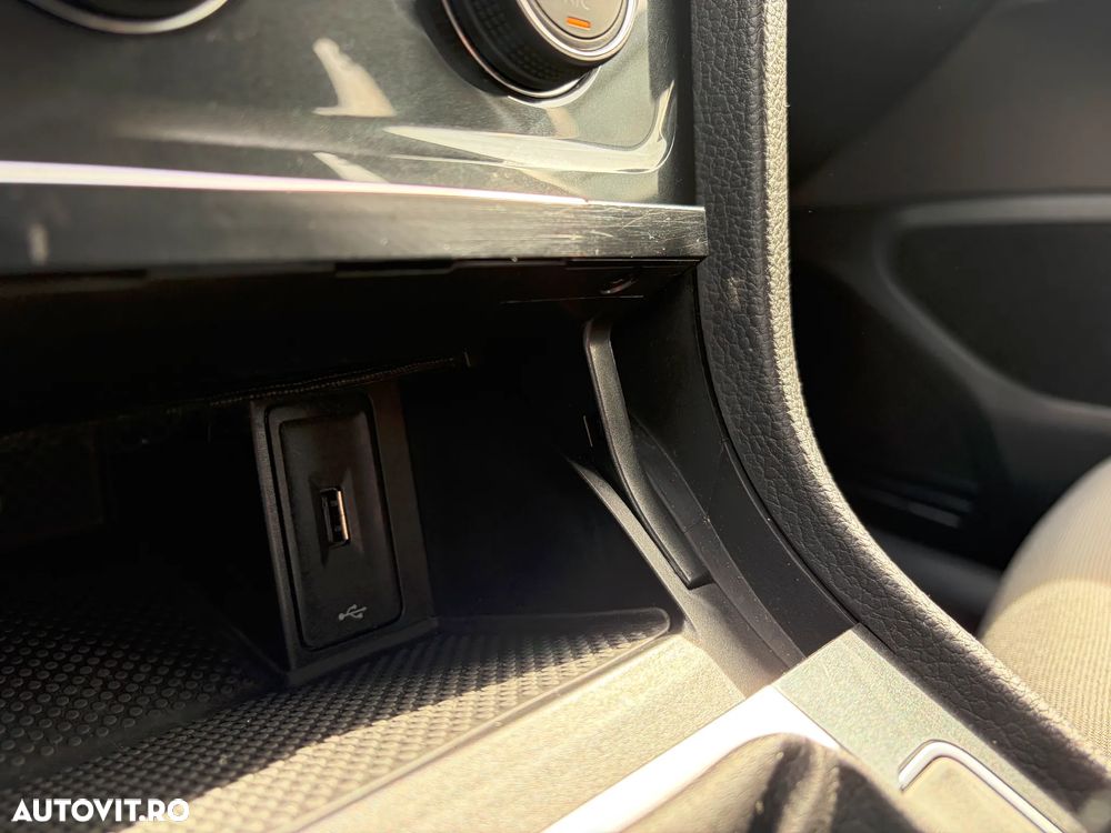 Volkswagen Golf 1.0 TSI Comfortline - 23