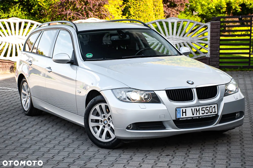 BMW Seria 3 318i Touring - 8