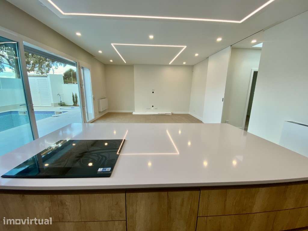 Moradia T4 com Piscina e 4 Suites a Venda em Azeitão - Grande imagem: 3/41