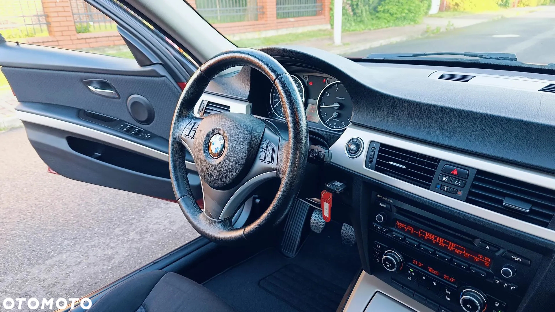 BMW Seria 3 318i Touring - 25