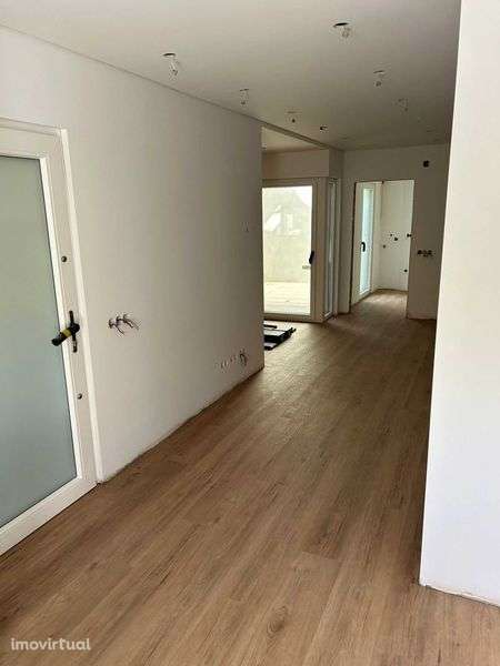 Moradia T3 Totalmente Recuperada para venda - Alcobaça - Grande imagem: 2/11