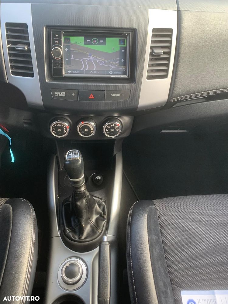 Mitsubishi Outlander 2.2 DI-D 4WD Intense - 4