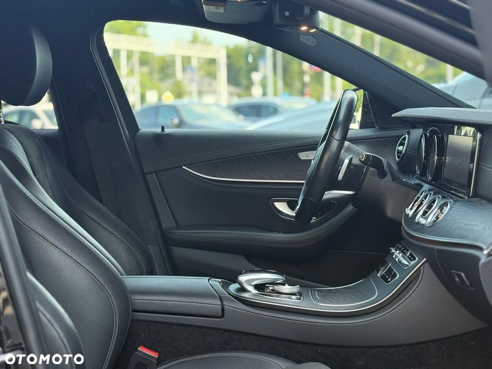 Mercedes-Benz Klasa E 300 de AMG - 22