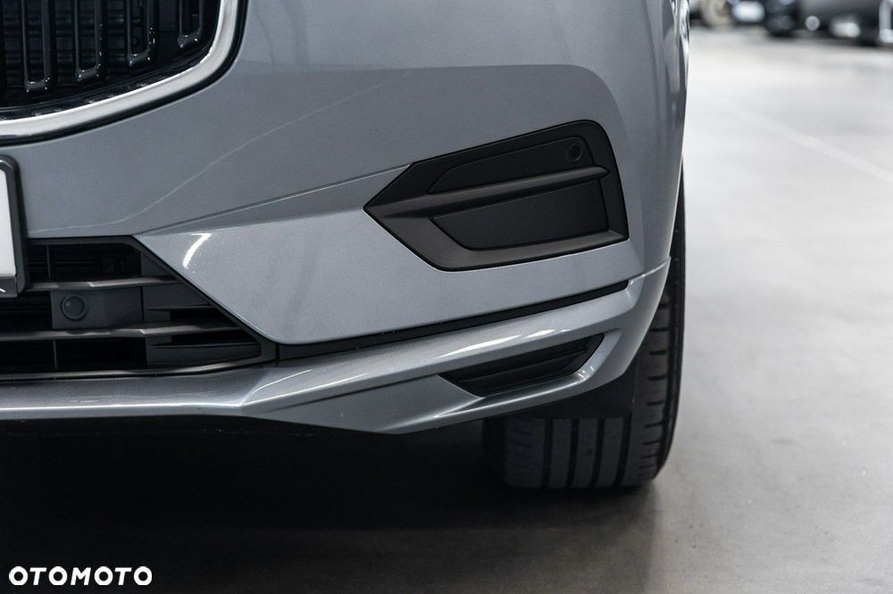 Volvo XC 60 B4 D AWD Geartronic Momentum - 17