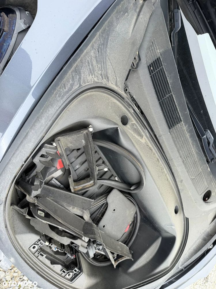 Tesla Model 3 - 12