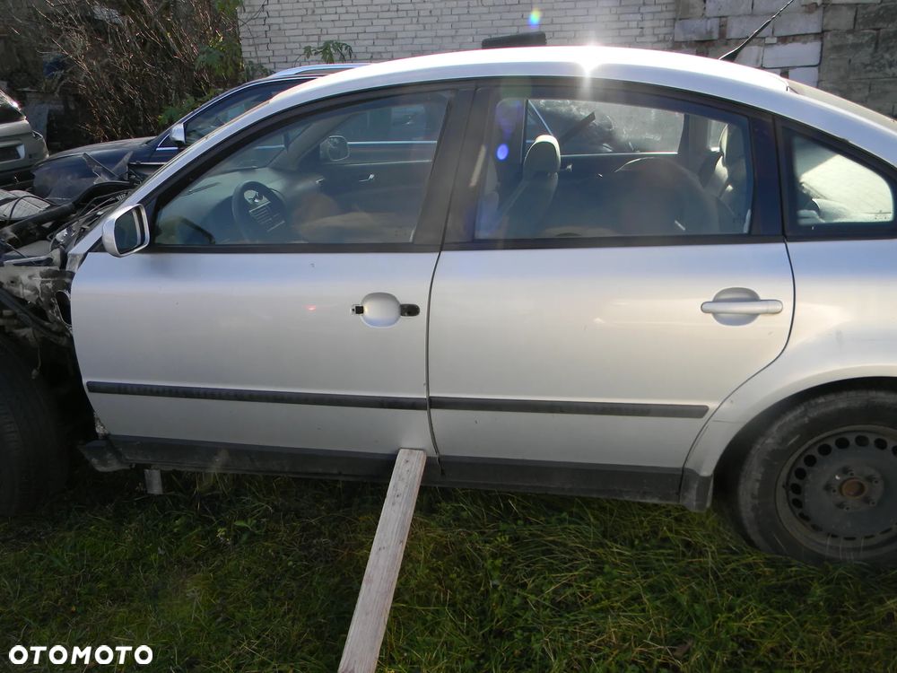 drzwi lewe prawe tył przód VW PASSAT B5 sedan LB7Z