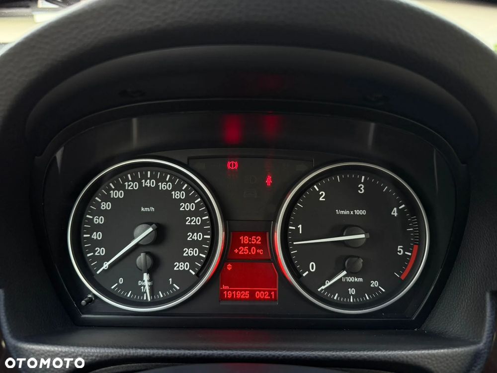 BMW Seria 3 325d Coupe Edition Exclusive - 24