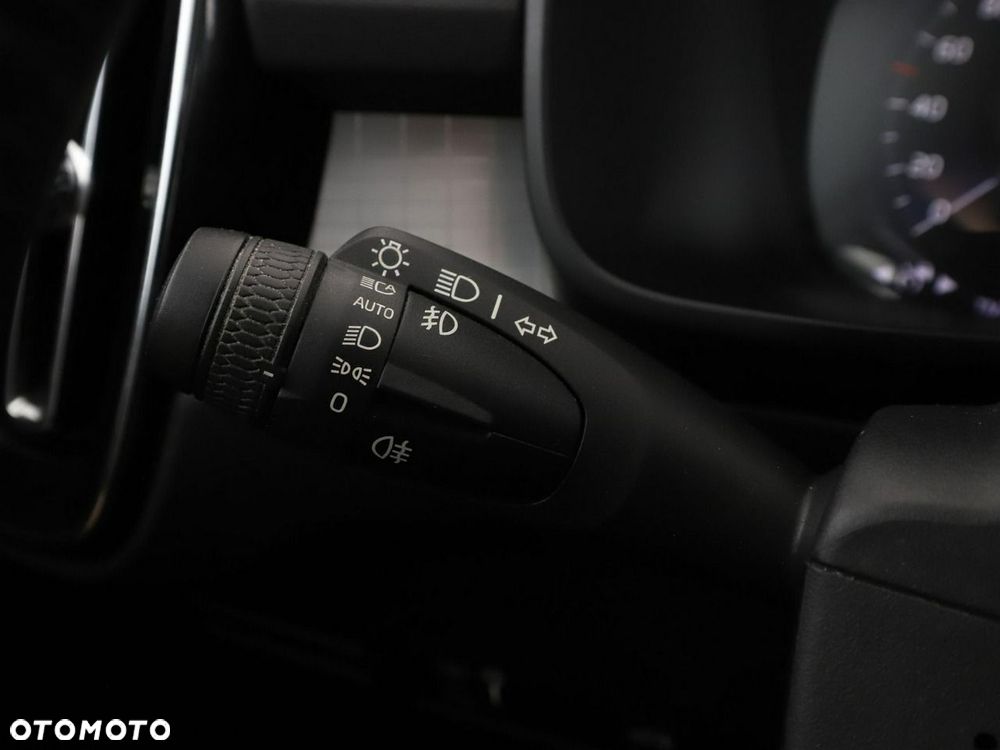 Volvo XC 40 T4 Momentum - 35