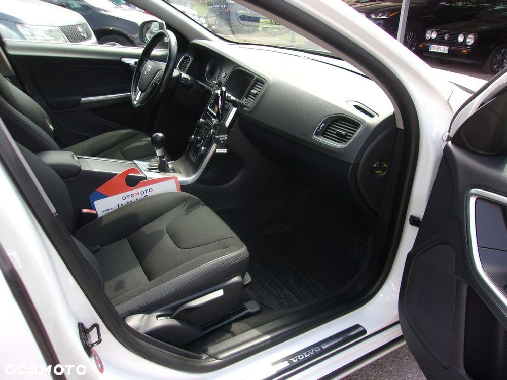 Volvo V60 D3 Momentum - 19