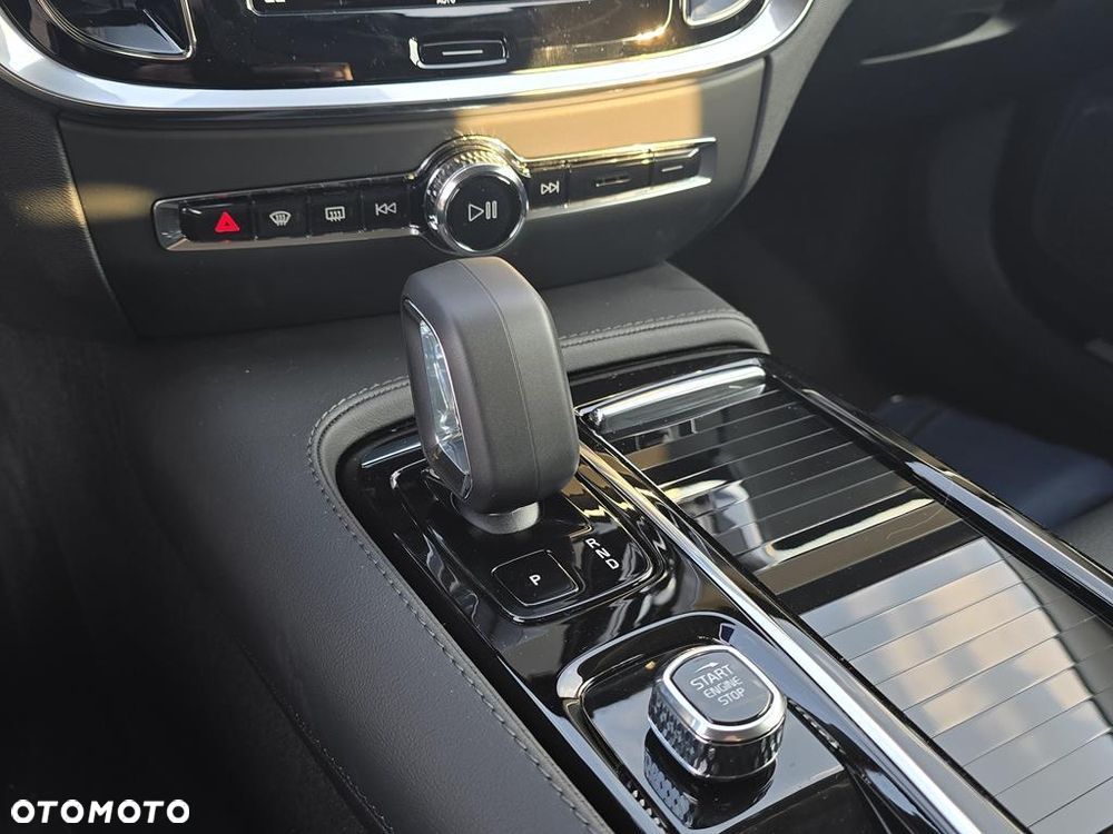 Volvo V60 B4 B Plus Dark - 13