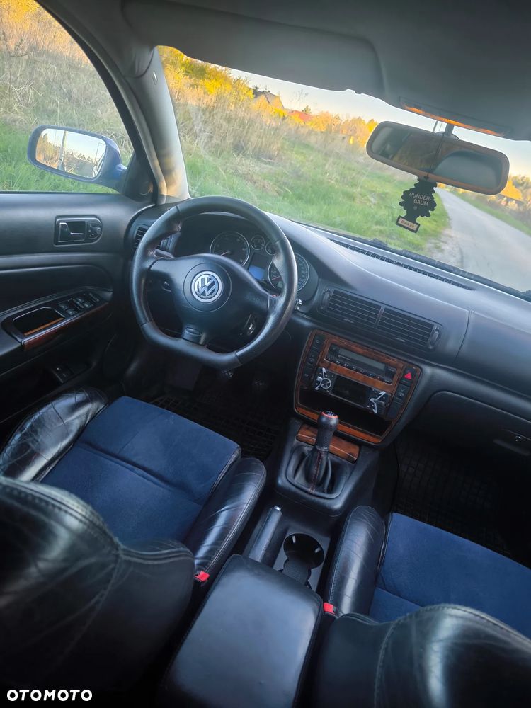 Volkswagen Passat 1.9 TDI Highline - 14