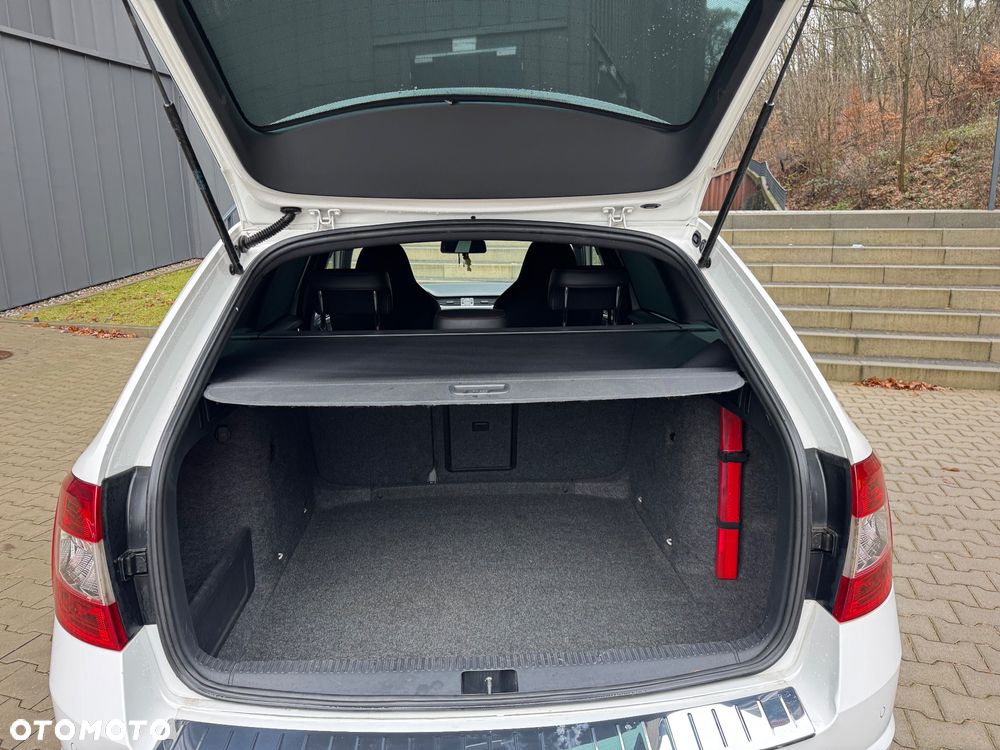 Skoda Octavia 2.0 TDI DSG RS - 30