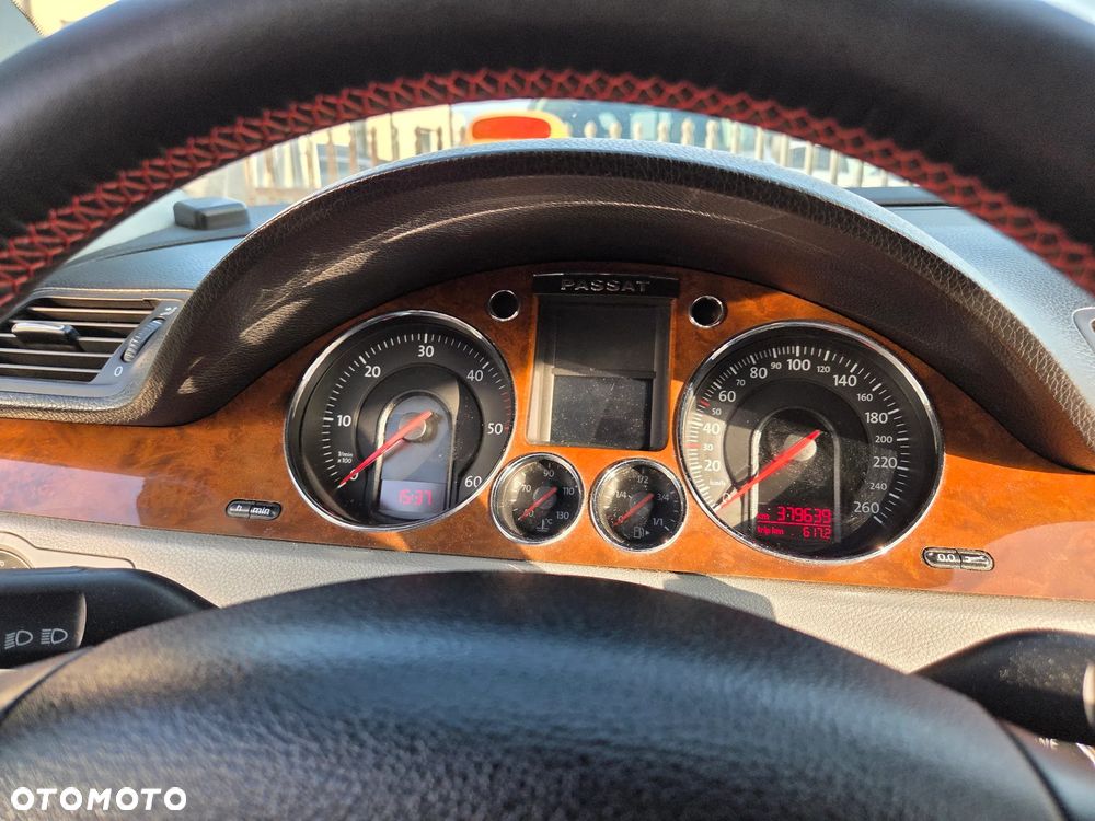 Volkswagen Passat 2.0 TDI Highline - 14