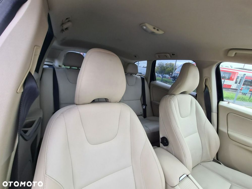 Volvo XC 60 D4 AWD Kinetic - 25