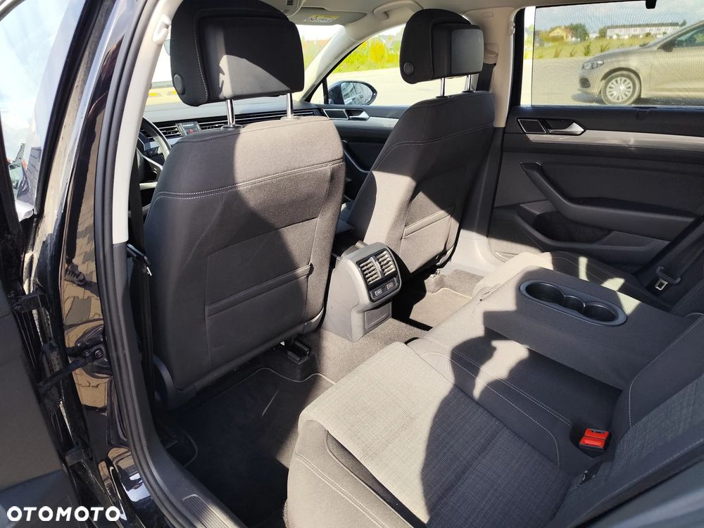 Volkswagen Passat - 16